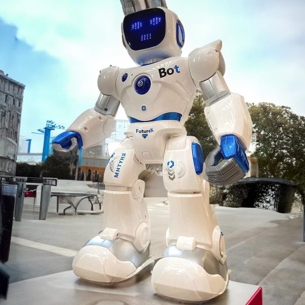 App-Controlled Smart Robot Toy with Flexible Joints & Emojis - Image 2